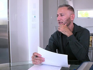 Perverted IRS Agent Agrees to Fuck Hailey Nyxxx While Hubby Watches DTW8270