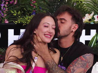 Horny Sage Hunter's Pussy Is Licked and Fucked by Nade!