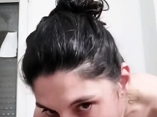 Amateur GF gives sloppy deepthroat and huge cumshot
