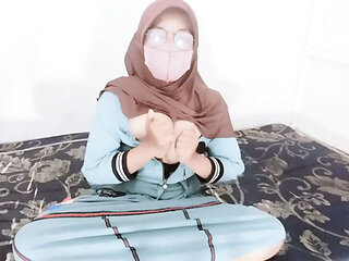 Indonesian Hijab Aunt Viral Solo Fisting Pussy - Homemade Amateur Masturbation