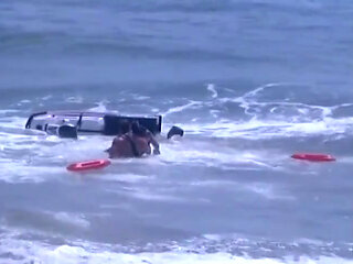 Double hot MILFs for deep pleasure of old pig