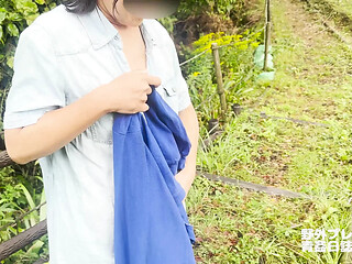 Naked Japanese wife gets caught playing dirty at the castle ruins