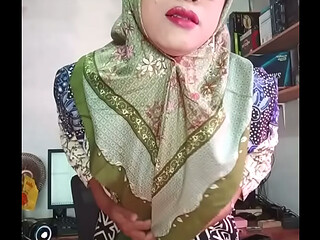 Sexy Hijab Shemale Masturbates Her Hard Dick