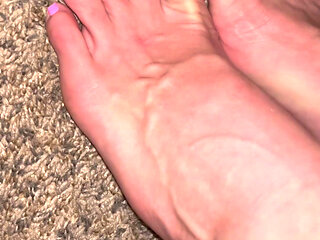 Veiny Feet After Shower - Silent Tease by Ivys Feet Footivities