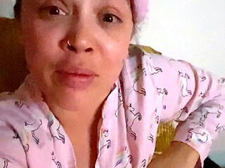 Brunette Couch Webcam Solo Fun Masturbating