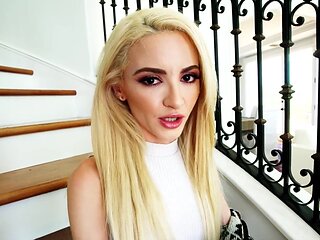 Lola Faeshowing you her feet in a steamy JOI video