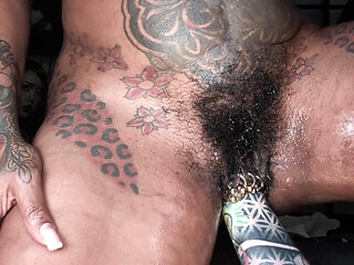 The Kinky Slut Queen Dark Dea in "hard Ride Fisting"