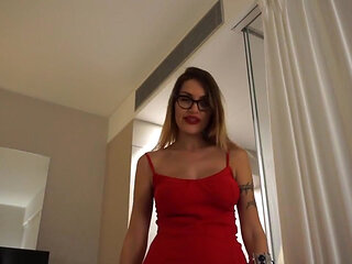 Diva del Tubo shows her boobs to wankers