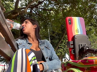 Renatinha Mello &bull_ Live na pra&ccedil_a: Sorocaba &eacute_ quente, mas eu sou mais!