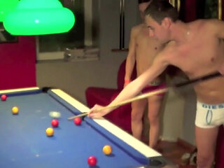 Flo fucked by shis friend in a game bar