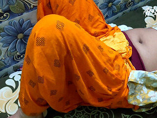 GIRL REVIEW HER BELLY NAVI AND BOOBS. INDIAN GIRL PORN.