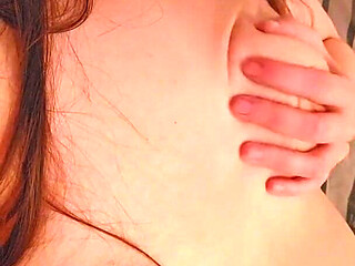 5 Minutes of Softness for Me Moment of Well-being and Solitary Pleasure