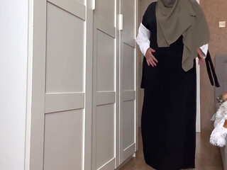 Syrian Slut in Hijab Without Panties Caresses Her Clitoris Close-up