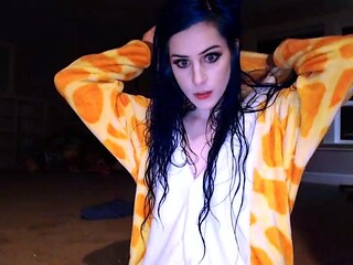 Brunette Couch Webcam Solo Fun Masturbating