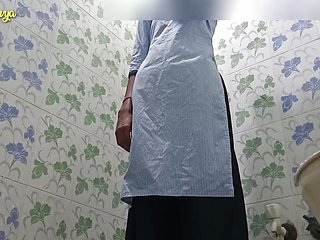 School Khatam Hone Ke Bad School Ke Washroom Me Kiya Sex