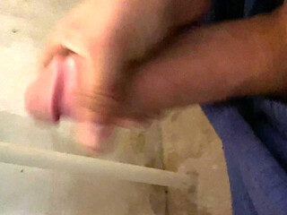 Horny in the toilet I had to cum a lot on the net... GusttaGGoficial