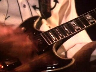 Close up fuck girl in big cock