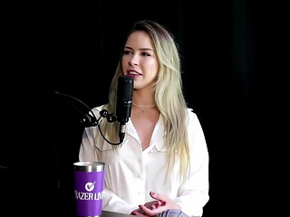 Est&aacute_ fazendo bastante sexo anal, gozou, tem um vibrador que a faz ter squirting sozinha, e o seu conte&uacute_do com um cadeirante... - Milena Moreau (SHEER/RED)