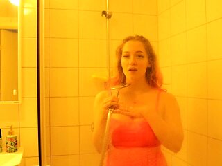 Amateur super hot brunette masturbating 3 mp4