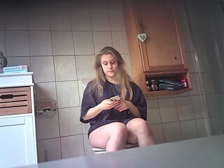 girlfriend Lilly piss and shower