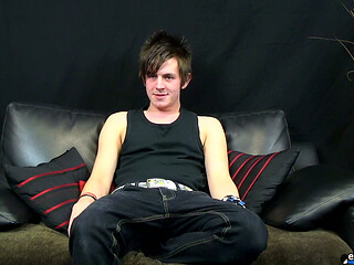 Zackarry delivers the juice in his debut wank