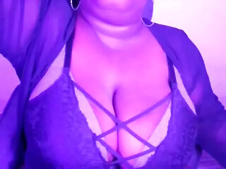 Natural big tit girlfriend gives horny kisses during live stream
