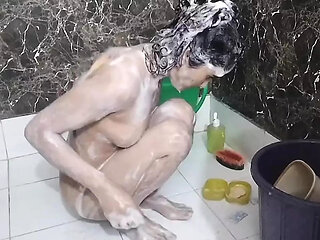 Bhabhi ko bathroom me jabar dasti pakad ke pel diya