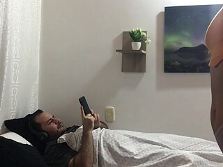 I masturbate the pussy in front of my husband.