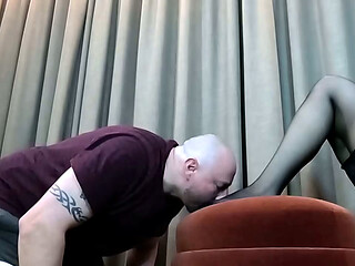 Worshipping Mistress Alora