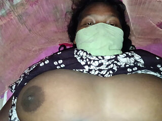 Soye hue bhabhi ko uthakar gand chudai ki