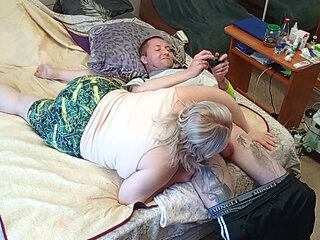 the game of the console ended with a blowjob from the stepmom with swallowing sperm