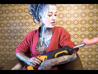 Anuskatzz testing a fuck machine in her ass