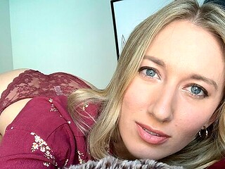 Anal solo session with a big-bottomed blonde model Riley Reyes