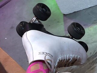 MILF Cindy Behr gives a hot blowjob in roller skates