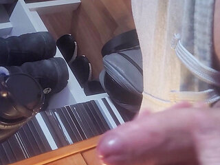 Garcon seul masturbation bite sperme