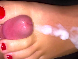 I Jerk off with My Foot, Rubbing My Cock Against Her Toes, Cum on Her Feet!