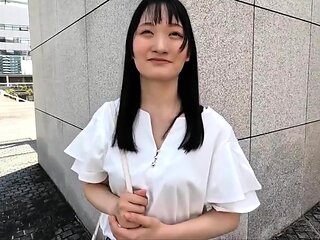 Asian amateur gives outdoor blowjob