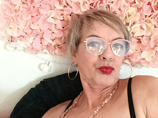 Happy Trans-Housewife