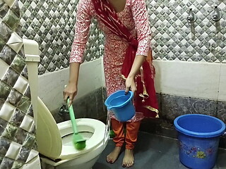 Nokrani Saara bhabhi apne malik ko sex karna sikhate hai