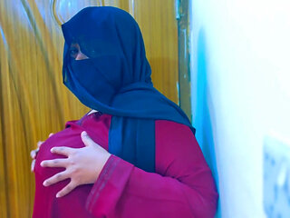 Egyptian Hot Maid Gets Super Horny & Start Masturbat in Office Room & Boss Start Handjob by Saw Her
