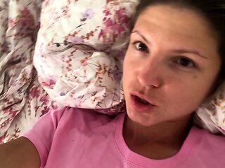 Amateur hottie solo masturbation