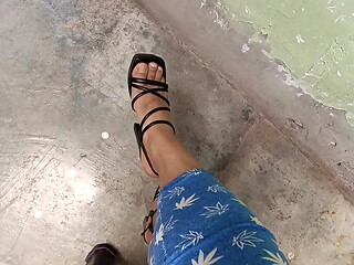 mostrando mis piecitos