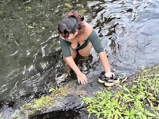 Stepsis with big booty offers to deepthroat her stepson