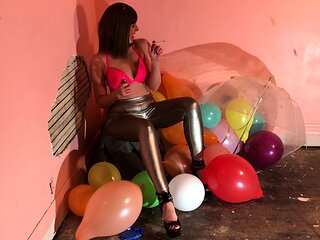 Amateur super hot brunette masturbating 3 mp4