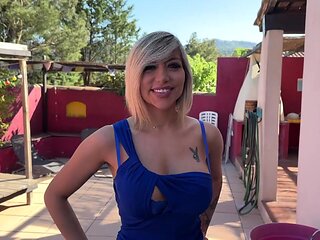 Lena finds an arrangement in her own way... - Jacquie et Michel TV