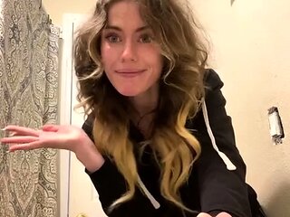 MissIvyDoll - Public Butt Crack Voyeur