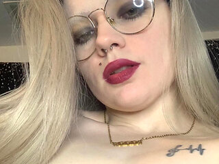 Use Spookybarbiegrl as Cum Tribute