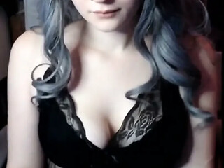 Joyliii Chats with Fans and Plays with Her Pussy While Doing so.