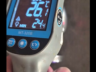 Passivo Laranjal- S&atilde_o Gon&ccedil_alo RJ- Verificando Temperatura do Plug G com Term&ocirc_metro antes se Enfiar na Cuceta e depois que tira de dentro do Cuzinho Quente