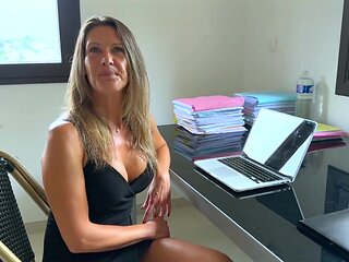 La Poutre is rewarded by his boss - Jacquie et Michel TV